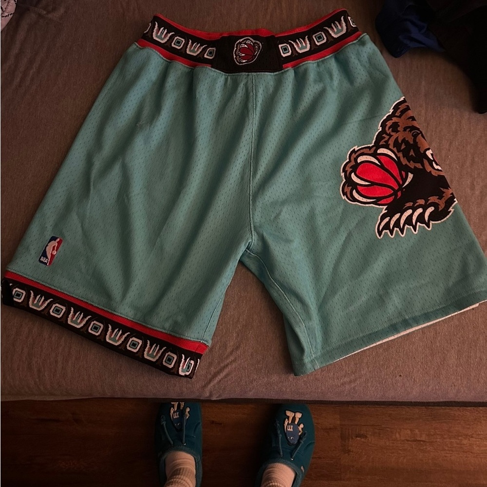 Vancouver grizzlies throwback shorts size large